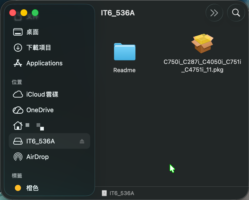 Finder 左側位置顯示 IT6_536A 已掛載,右側有 Readme 與 C651i pkg 安裝程式 Finder 左側位置顯示 IT6_536A 已掛載,右側有 Readme 與 C651i pkg 安裝程式